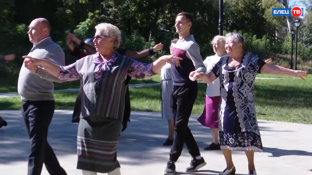 Ютуб долголетие. Активное долголетие Елец. Танцы в парке Сокольники для пенсионеров видео. Елецкое долголетие. Танцуют пенсионеры группы долголетия в Москве.