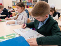 С первого сентября во всех российских школах введут федеральные основные образовательные программы (ФООП) по всем учебным предметам.