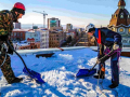 Друзья, с приходом зимы напоминаем о необходимости соблюдения мер безопасности при очистке крыш от снега